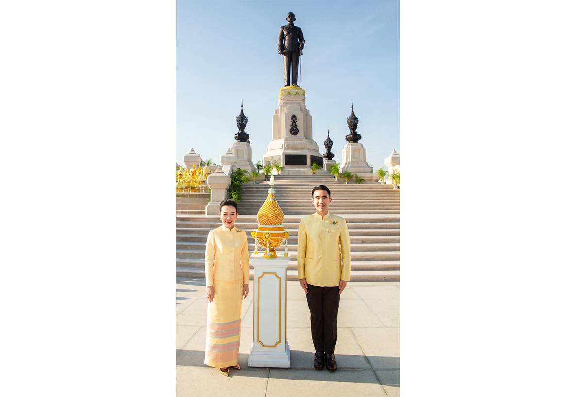 กลุ่มบีเจซี บิ๊กซี ร่วมพิธีทำบุญตักบาตรและวางพานพุ่มดอกไม้ ถวายเครื่องราชสักการะ เนื่องในวันที่ ๕ ธันวาคม ๒๕๖๖