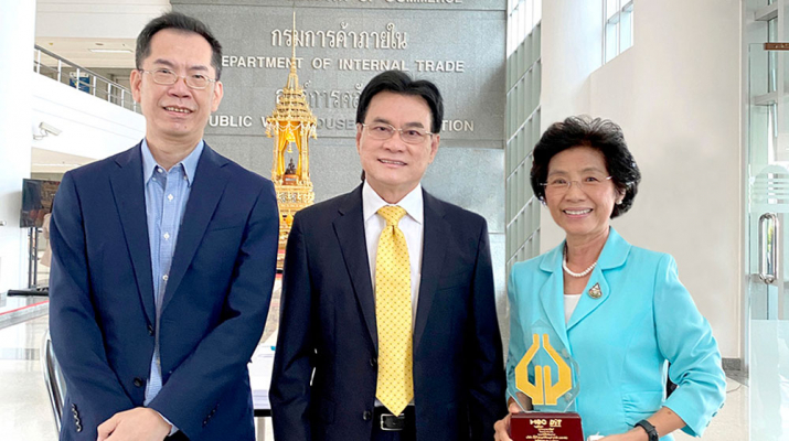 บิ๊กซี รับโล่ประกาศเกียรติคุณข้าวหอมมะลิบรรจุถุง เครื่องหมายรับรองรูปพนมมือ การันตีข้าวตราคุณภาพดีเด่น อย่างต่อเนื่องเป็นปีที่ 8
