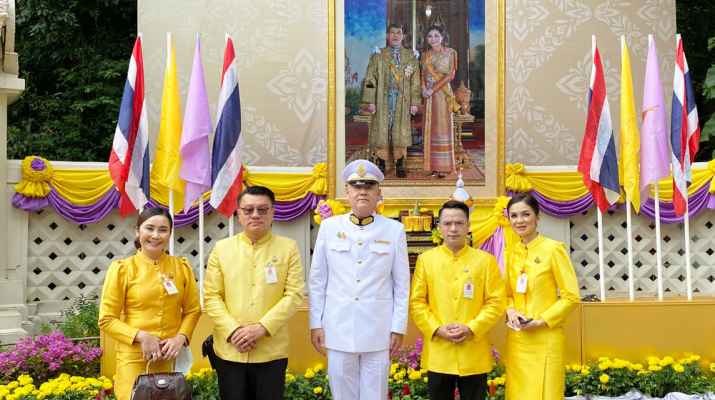 กลุ่มบีเจซี โดยบิ๊กซี สาขาวารินชำราบ ร่วมงานและสนับสนุนอาหารว่างน้ำดื่มให้ประชาชน ในวโรกาสพระบาทสมเด็จพระเจ้าอยู่หัวฯ และสมเด็จพระนางเจ้าฯ พระบรมราชินี เสด็จฯ ไปถวายผ้าพระกฐินต้น ณ วัดหนองป่าพง อำเภอวารินชำราบ จังหวัดอุบลราชธานี