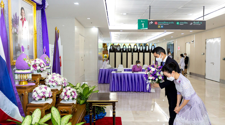 กลุ่มบีเจซี บิ๊กซี ถวายแจกันดอกไม้และลงนามถวายพระพร สมเด็จพระกนิษฐาธิราชเจ้า กรมสมเด็จพระเทพรัตนราชสุดาฯ สยามบรมราชกุมารี