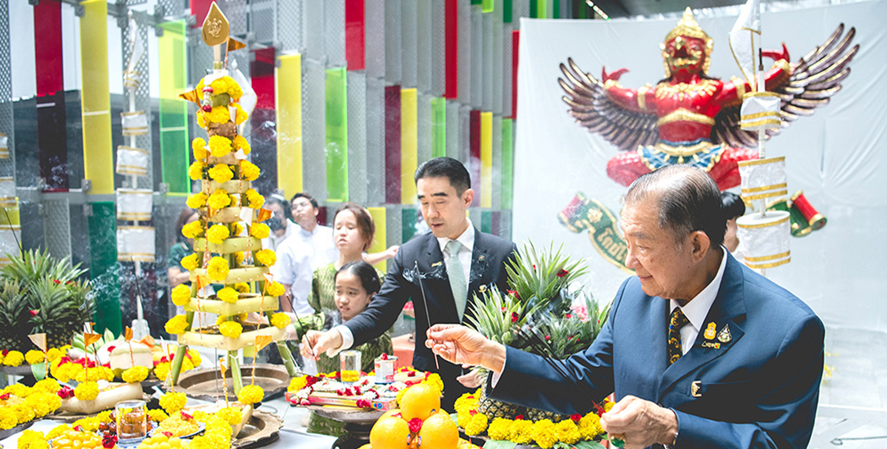 กลุ่มบีเจซี บิ๊กซี จัดพิธีอัญเชิญพระครุฑพ่าห์ที่พระราชทาน แก่ บิ๊กซี ซูเปอร์เซ็นเตอร์ ขึ้นประดิษฐาน ณ อาคารบิ๊กซี เฮ้าส์