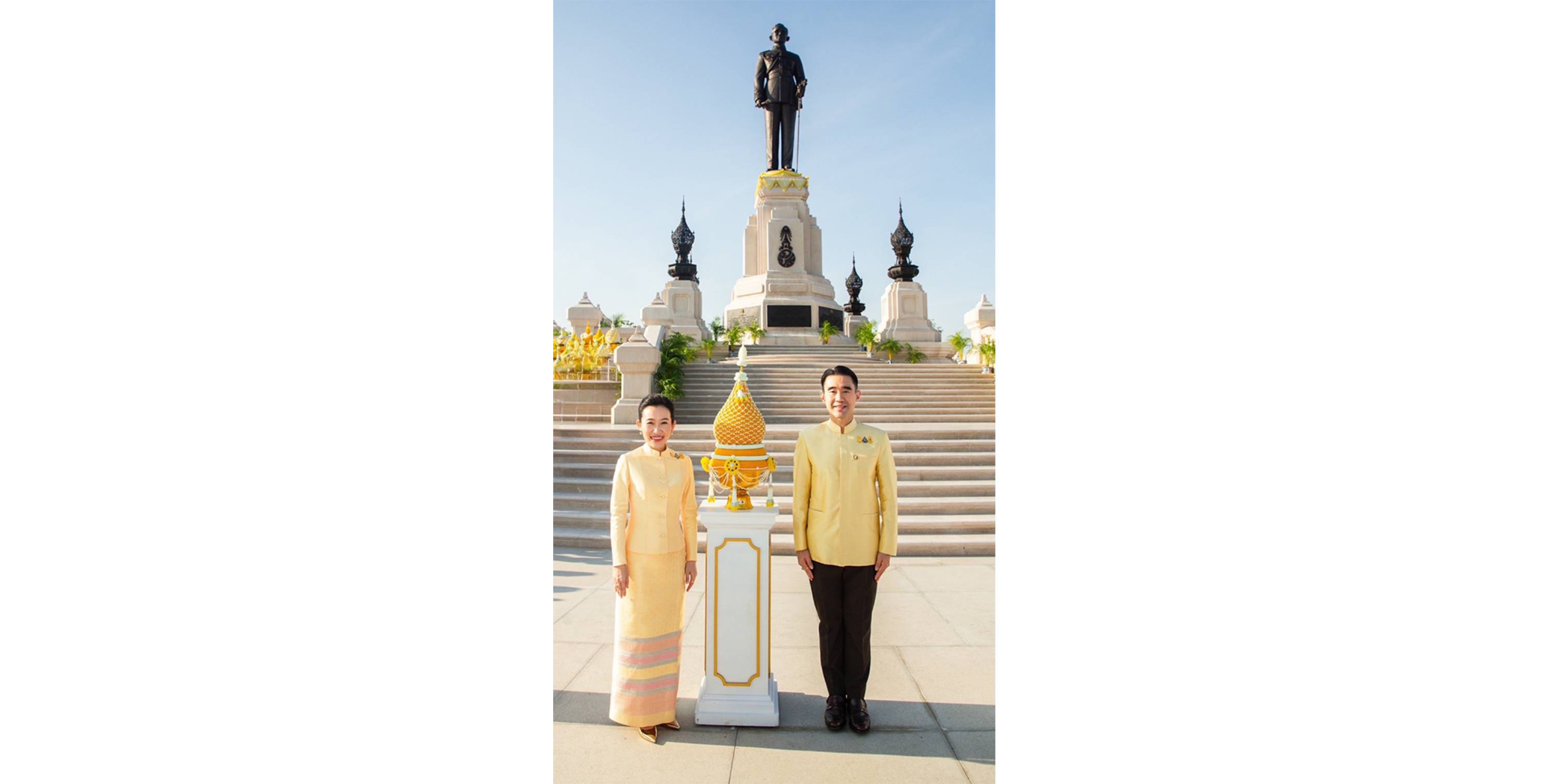 กลุ่มบีเจซี บิ๊กซี ร่วมพิธีทำบุญตักบาตรและวางพานพุ่มดอกไม้ ถวายเครื่องราชสักการะ เนื่องในวันที่ ๕ ธันวาคม ๒๕๖๖