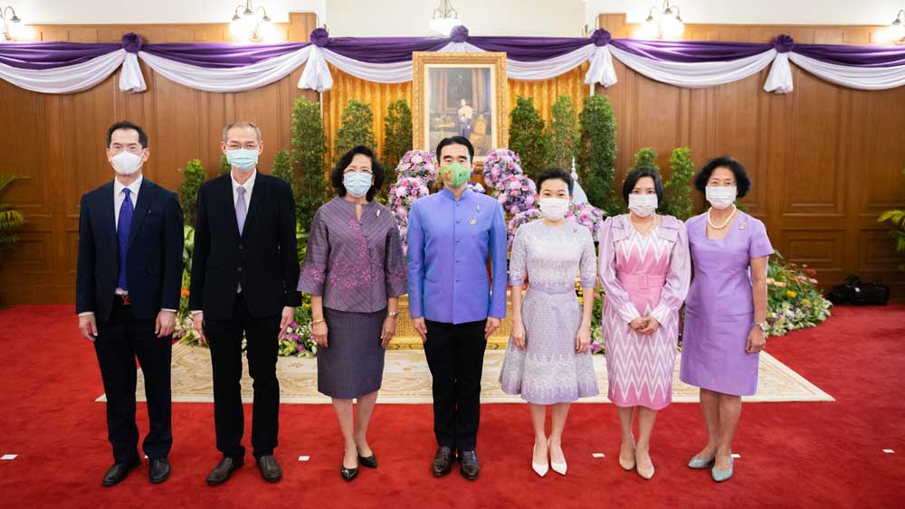 กลุ่มบีเจซี บิ๊กซี ถวายแจกันดอกไม้และลงนามถวายพระพรสมเด็จพระกนิษฐาธิราชเจ้า กรมสมเด็จพระเทพรัตนราชสุดาฯ สยามบรมราชกุมารี ทรงเจริญพระชนมายุ ๖๖ พรรษา